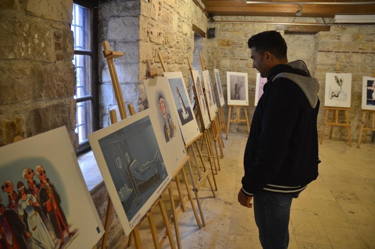 Kusadası&rsquo;nda &rsquo;Uluslararası İnsan Hakları ve Adalet Karikat&uuml;r&rsquo; sergisi