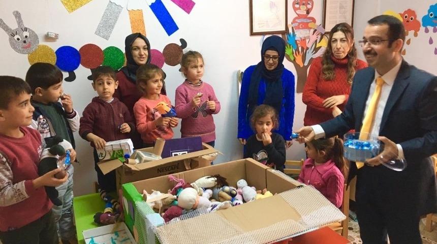 &Ouml;ğrenciler, oyuncak yaptı k&ouml;y okulundaki &ccedil;ocuklara g&ouml;nderdi