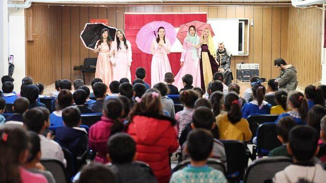 Büyükşehir’den çocuklara tiyatro gösterimi