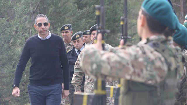 Rum Savunma Bakanı’ndan 'sıcak temas' açıklaması