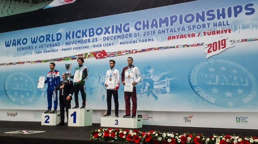 Malatyalı sporcusu Kaya, d&uuml;nya 3&rsquo;nc&uuml;s&uuml; olarak d&ouml;nd&uuml;