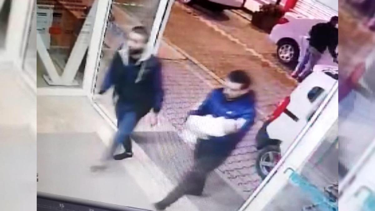 Esenyurt'ta hastaneye bırakılan bebek &ouml;ld&uuml;! Darp izleri tespit edildi