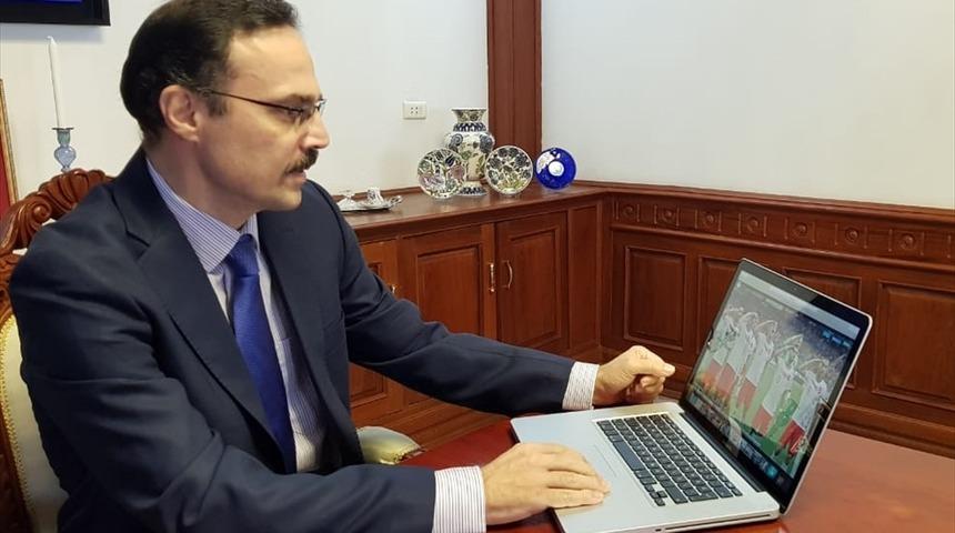 Türkiye'nin Laos'taki Büyükelçisi Akay, AA fotoğraflarını oyladı