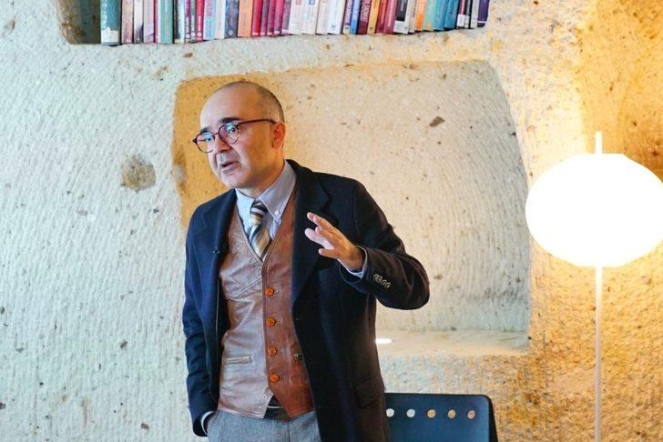 Siyaset Bilimcisi Barış Doster, Kapadokya Üniversitesinde seminer verdi G1