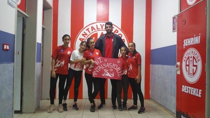 Antalyaspor hentbol takımı Baraj Ortaokulu’nda G3
