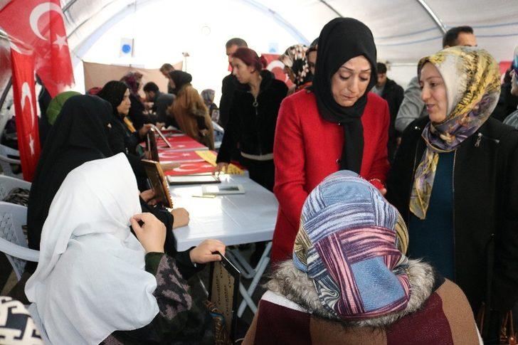 Bingöl KADEM üyelerinden HDP önündeki ailelere ziyaret G2