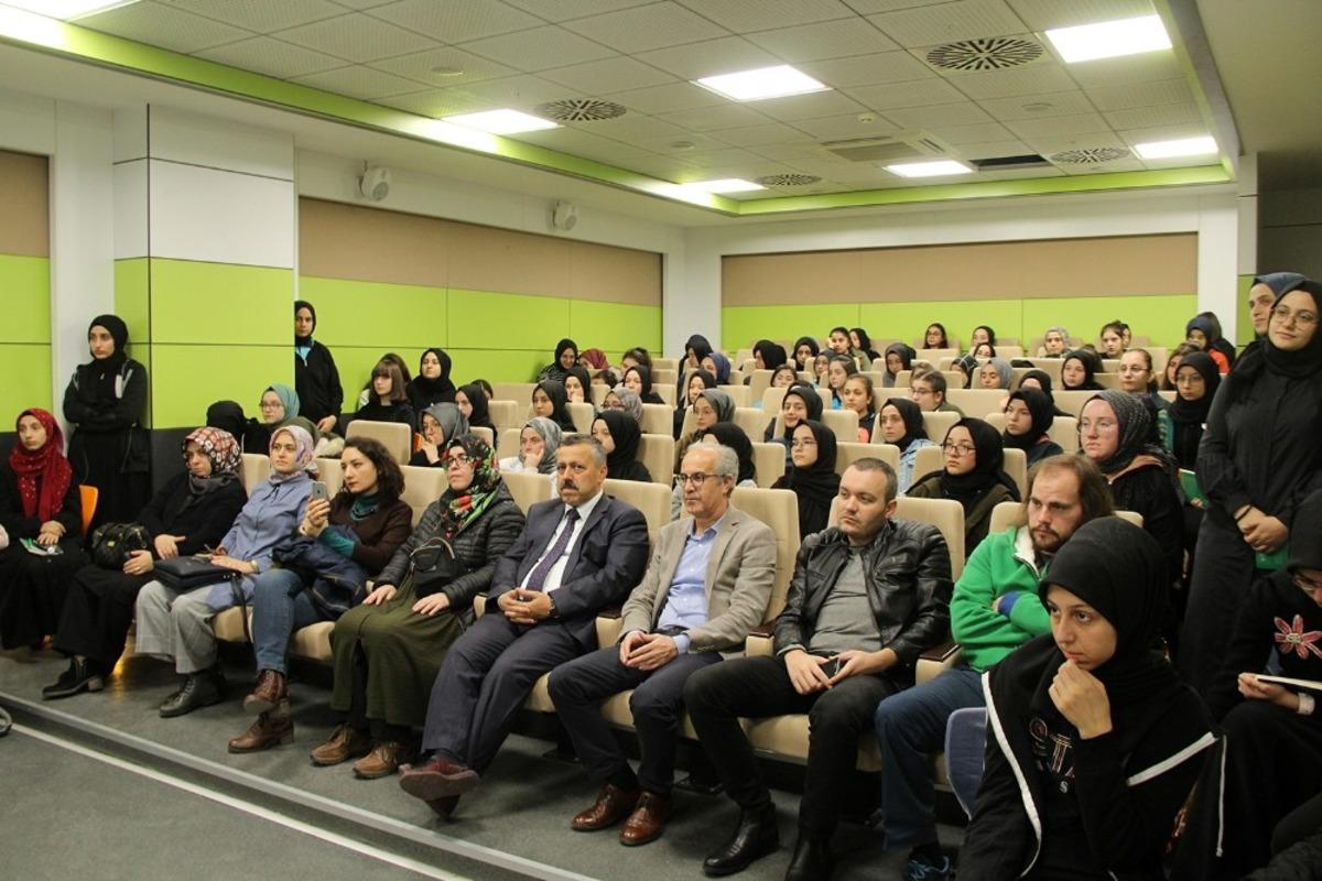 Sanat Etkinlikleri &lsquo;Tekli Koltuk&rsquo; isimli s&ouml;yleşi ve imza g&uuml;n&uuml; programı ile devam etti