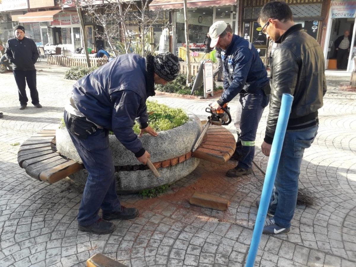 Ak&ccedil;akoca&rsquo;da Park ve Bah&ccedil;elerde onarım &ccedil;alışmalarına hız verildi
