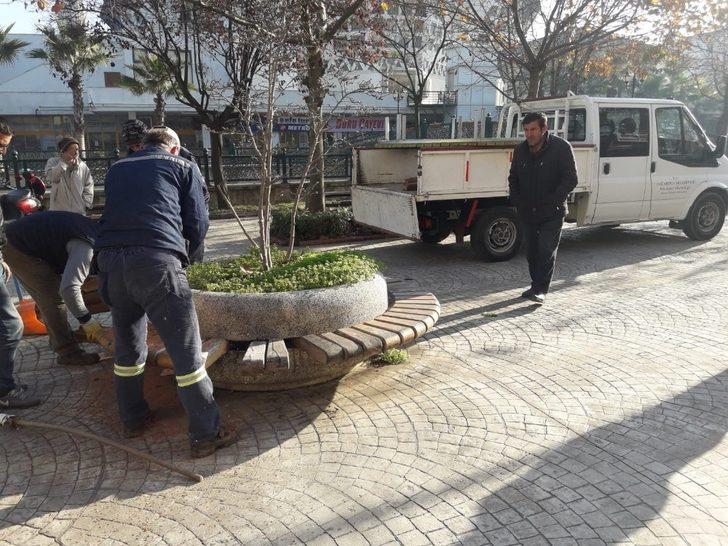 Akçakoca’da Park ve Bahçelerde onarım çalışmalarına hız verildi G4