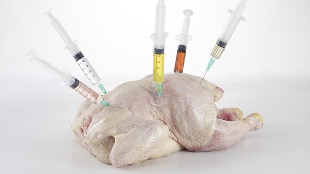 Tavuk döner tartışması devam ediyor! Tavuklarda antibiyotik var mı?