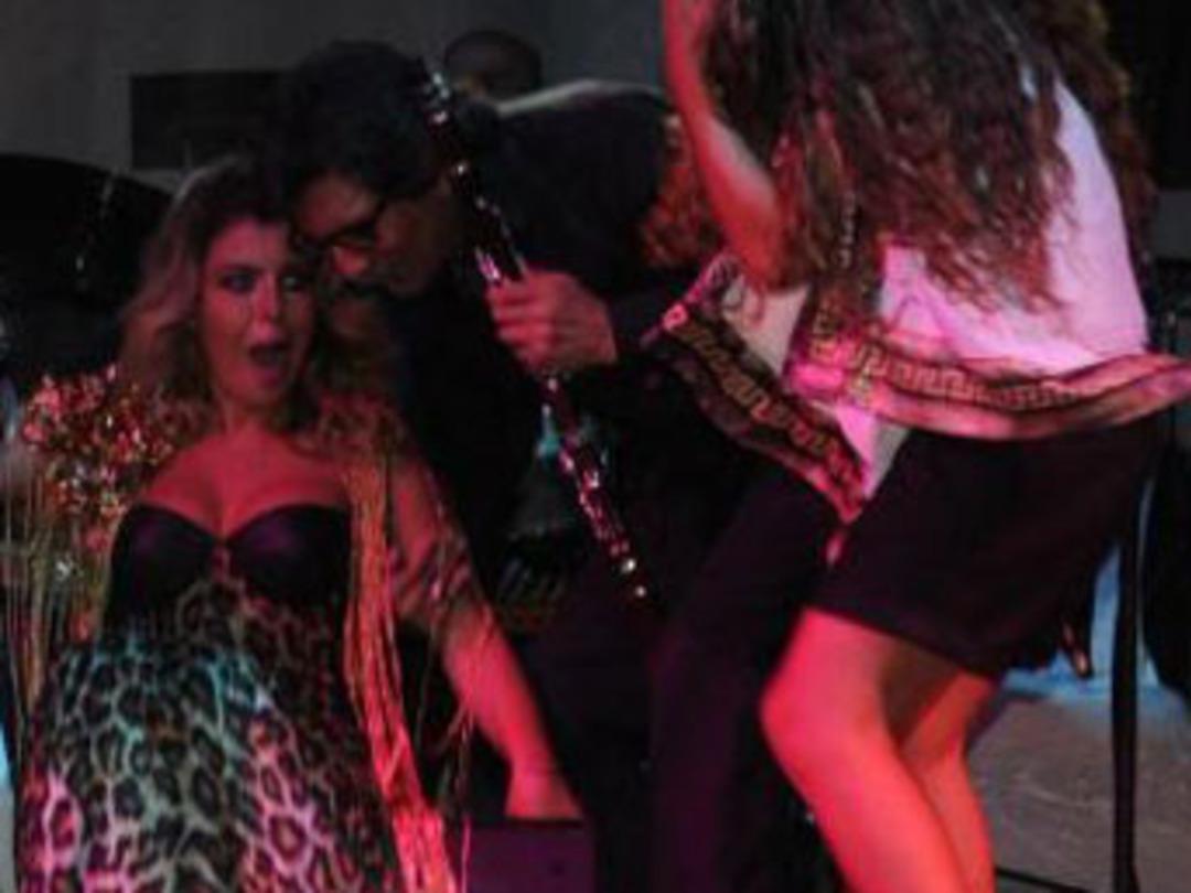 G&uuml;lben Ergen sahnede d&uuml;şt&uuml;