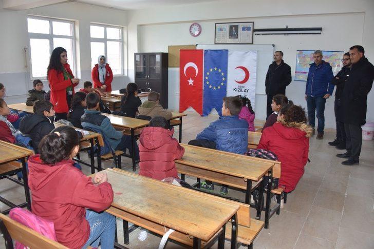 Kızılay’dan Kırsalda eğitim alan öğrencilere temizlik malzemesi G2