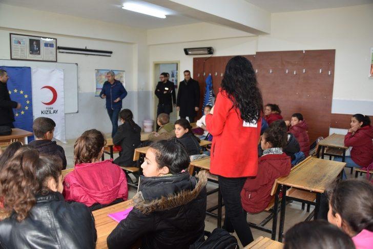 Kızılay’dan Kırsalda eğitim alan öğrencilere temizlik malzemesi G3