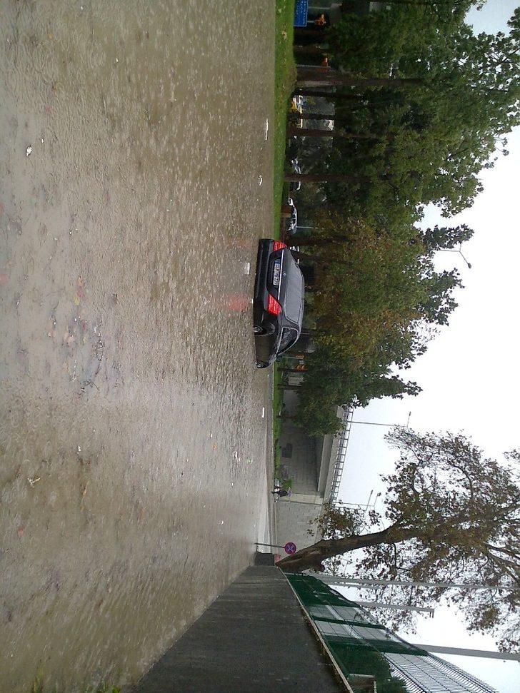 Kuşadası’nda sağanak yağmur etkili oldu G1