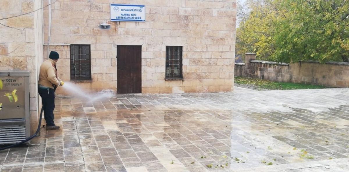 Adıyaman Belediyesi, t&uuml;rbeleri ve &ccedil;eşmeleri temizledi