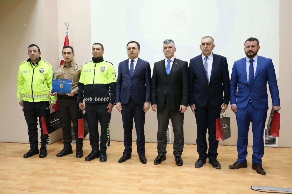 Eğitimlerini tamamlayan 36 bek&ccedil;iye sertifikaları verildi