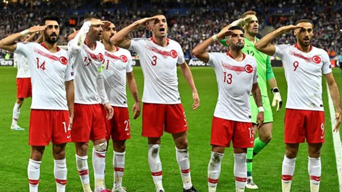 TFF, UEFA'daki asker selamı soruşturması i&ccedil;in savunma verdi