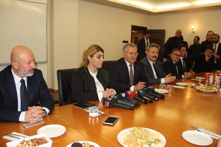 Berna Gözbaşı: Umut Bulut ve Şamil Cinaz'ı kadro dışı bırakmadık G1