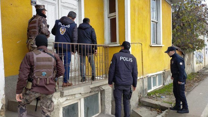 Edirne’de paniğe neden olan saldırgan polisi alarma geçirdi G2