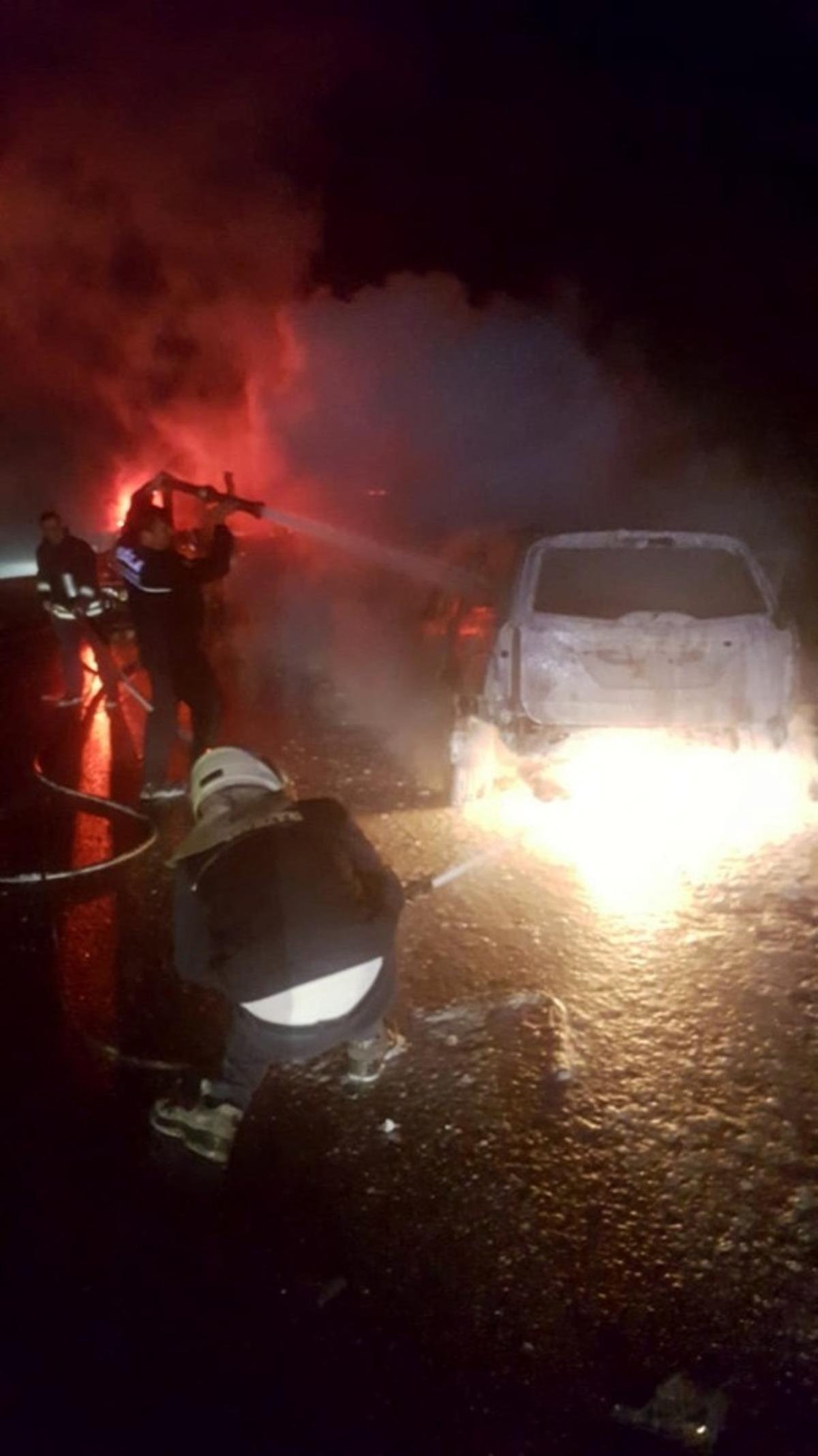 Alev alan ara&ccedil; tamamen yandı