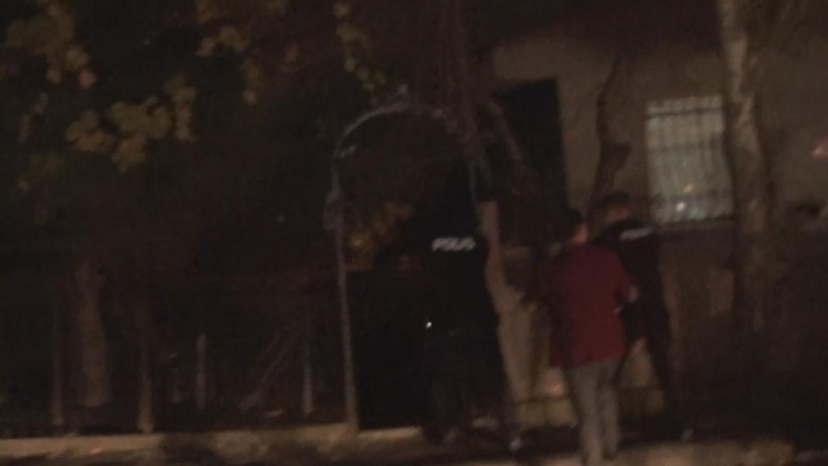 Esenyurt'ta hareketli anlar! Polis elinde silah olan ş&uuml;pheliyi vurdu