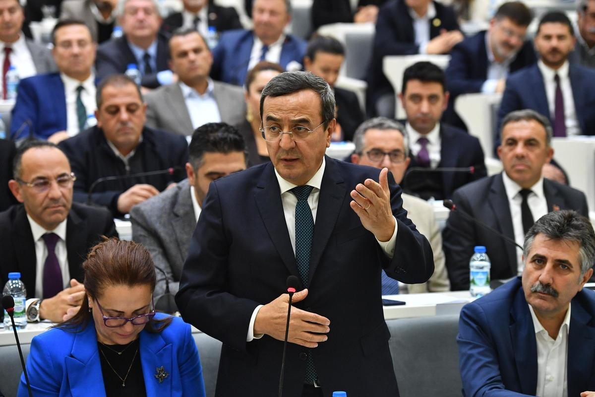 İzmir B&uuml;y&uuml;kşehir Belediyesi Meclis Toplantısında 'G&ouml;kdelen' tartışması