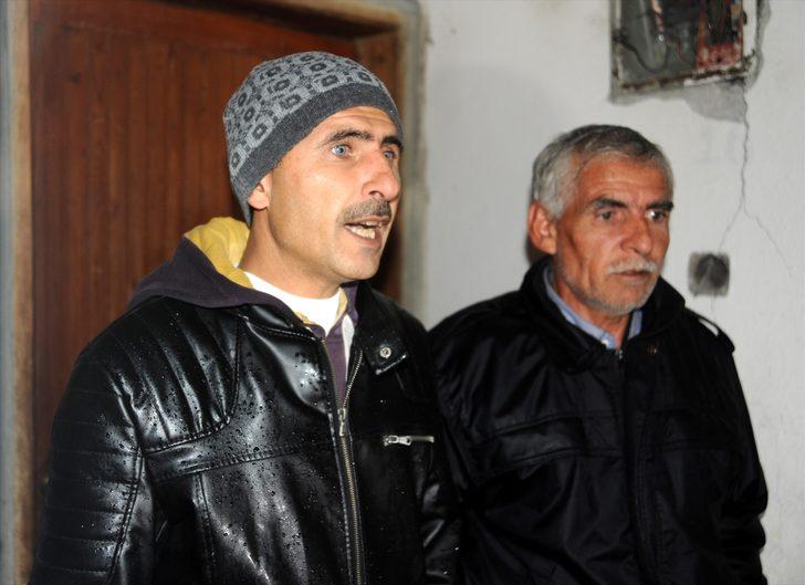 Camlar kırıldı dolap parçalandı! Antalya'da düşen yıldırım evi bu hale getirdi! G2