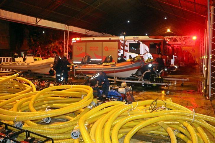 Antalya’da ‘kırmızı kod’ uyarısı için gece nöbeti başladı G5