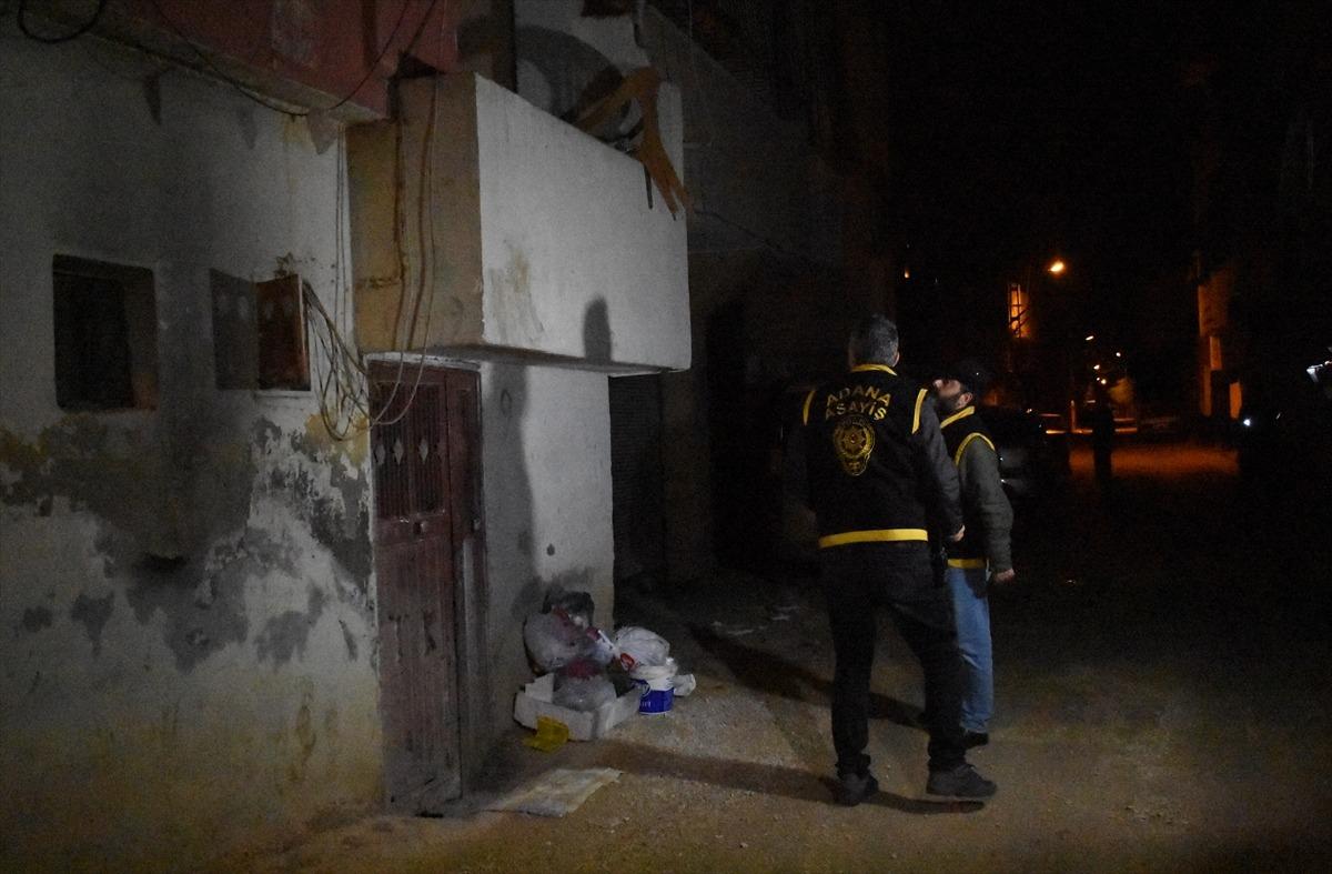 G&Uuml;NCELLEME - Adana'da aranan h&uuml;k&uuml;ml&uuml;lere şafak operasyonu