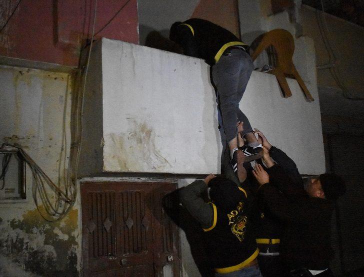 Adana'da çok sayıda eve şafak baskını G2