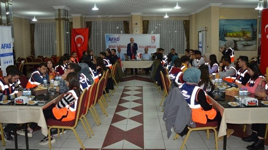 AFAD g&ouml;n&uuml;ll&uuml;leri tanışma toplantısında bir araya geldi