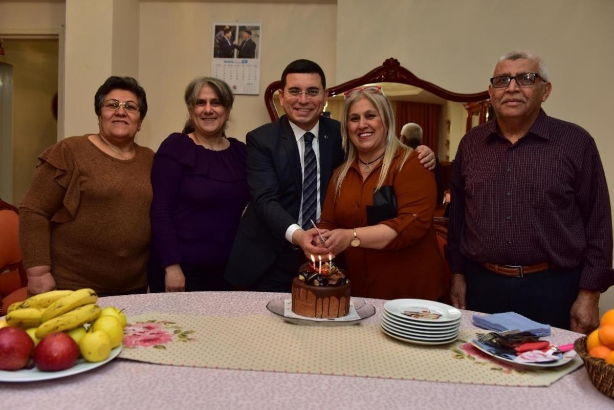 T&uuml;t&uuml;nc&uuml;&rsquo;den doğum g&uuml;n&uuml; s&uuml;rprizi