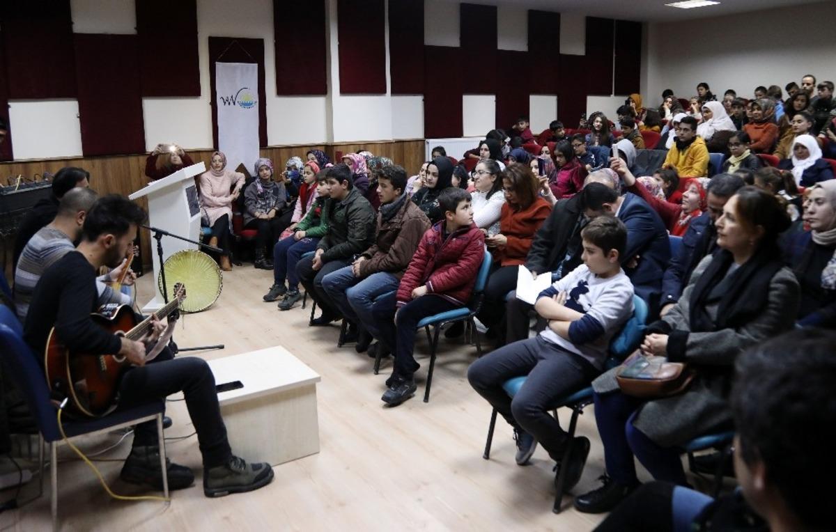Van B&uuml;y&uuml;kşehir Belediyesinden şiir dinletisi