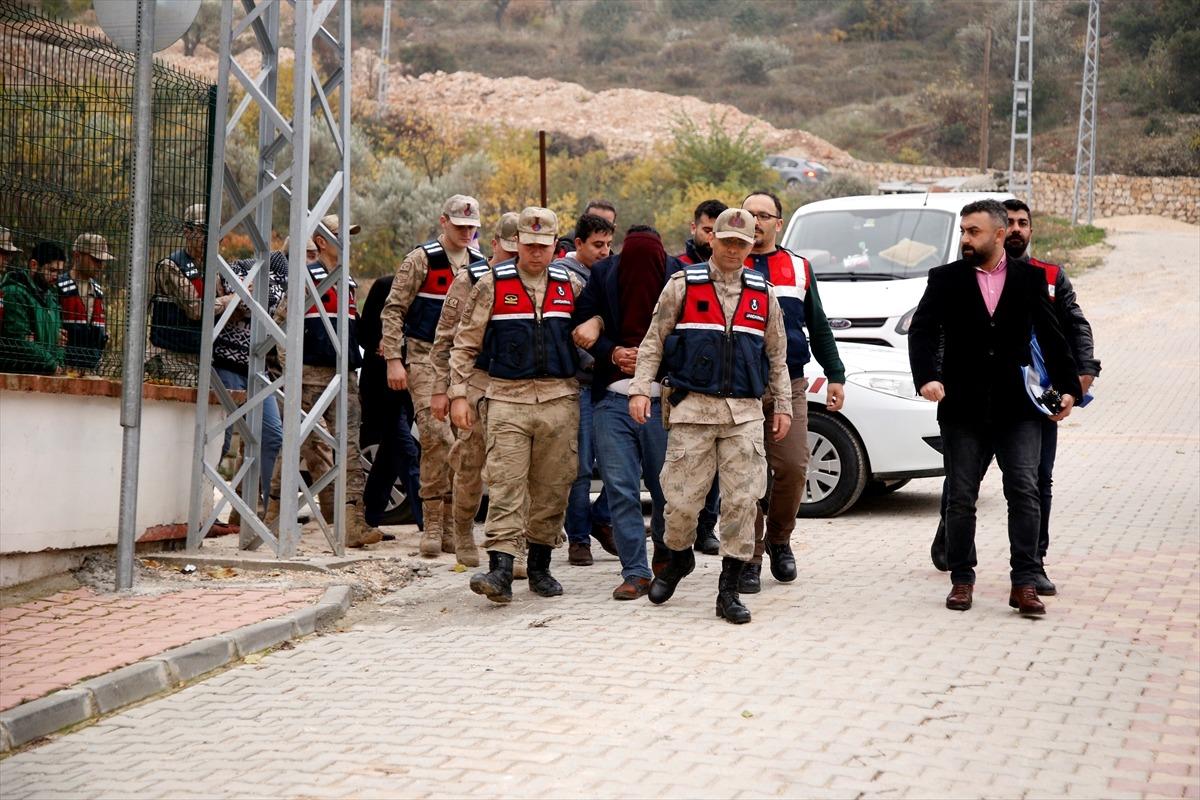 Hatay'da g&ouml;&ccedil;men ka&ccedil;ak&ccedil;ılığı operasyonunda 10 zanlı yakalandı