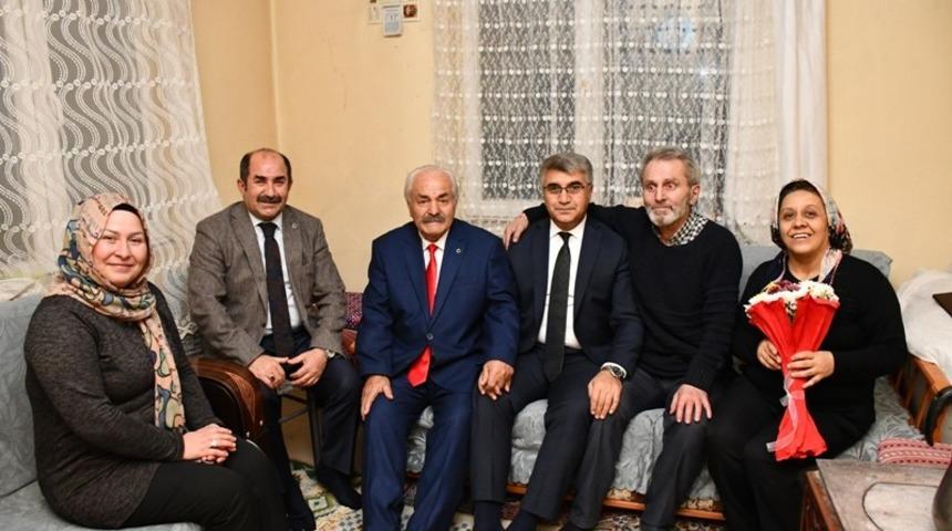 Vali Gürel vatandaşları evlerinde ziyaret ediyor