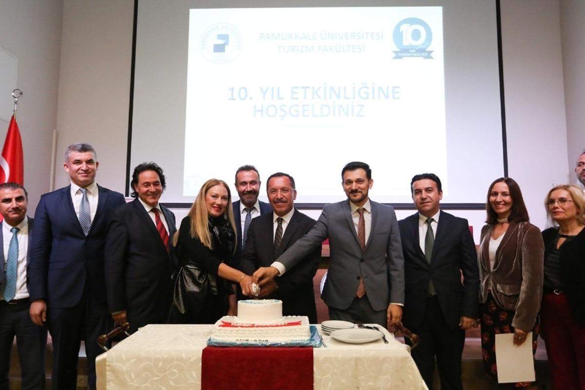 Pamukkale &Uuml;niversitesi Turizm Fak&uuml;ltesi 10. yılını kutladı