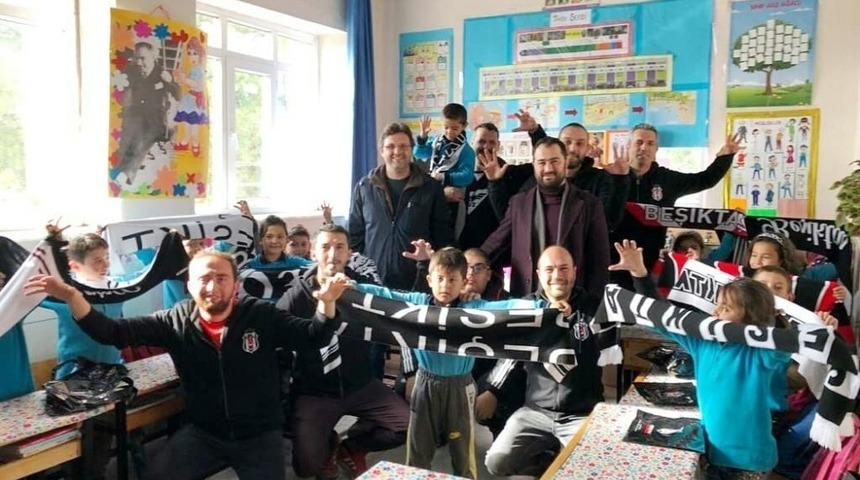 Burhaniye&rsquo;de Beşiktaşlılar &ouml;ğrencileri sevindirdi
