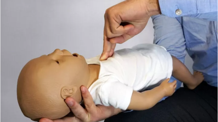 Tüm anne babaların bilmesi gereken hayat kurtaran yöntem, Heimlich Manevrası