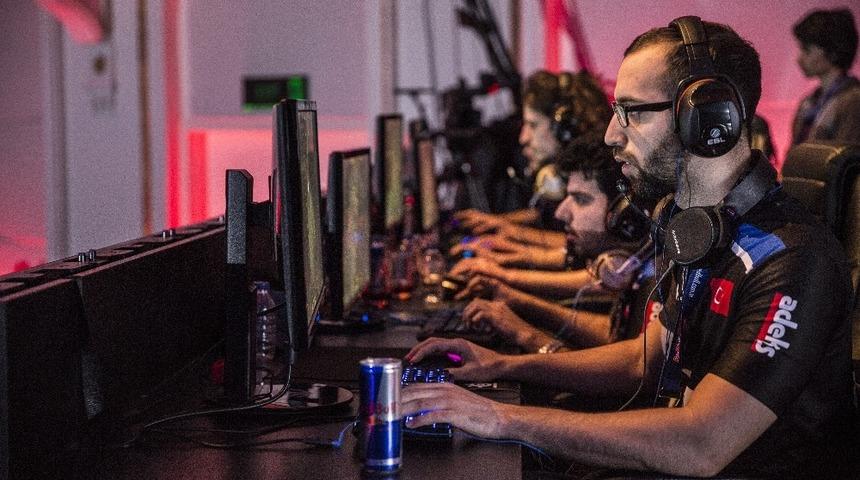 Red Bull Son Şampiyon&rsquo;da online eleme zamanı