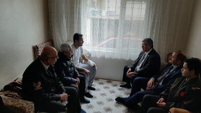 Orhaneli protokolünden Gazi Yavuz’a geçmiş olsun ziyareti