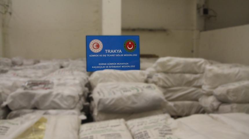 Kapıkule'de yaklaşık 20,9 ton ka&ccedil;ak &ccedil;ay ele ge&ccedil;irildi