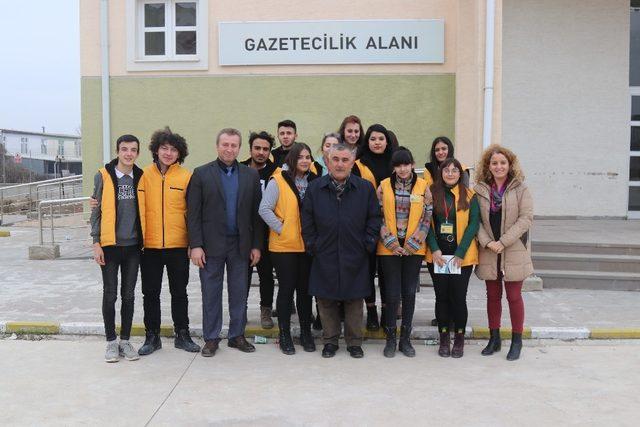 İHA’dan genç liseli gazetecilere ziyaret