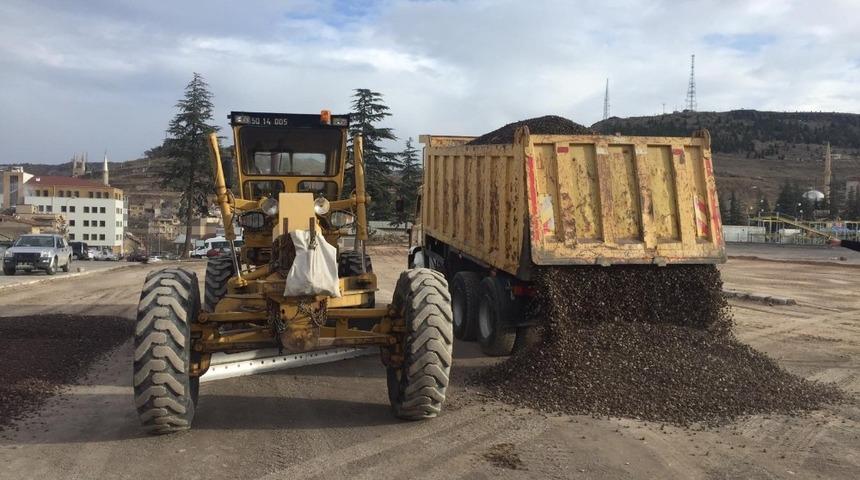 Kapalı pazaryeri a&ccedil;ık otopark alanı d&uuml;zenleme &ccedil;alışmaları başladı