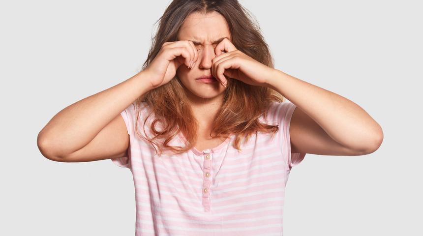 Gözlerinizi sakın ovuşturmayın, çünkü... Keratokonus körlüğe kadar gidebilir! Keratokonus nedir? Keratokonus tedavisi nasıl olur?