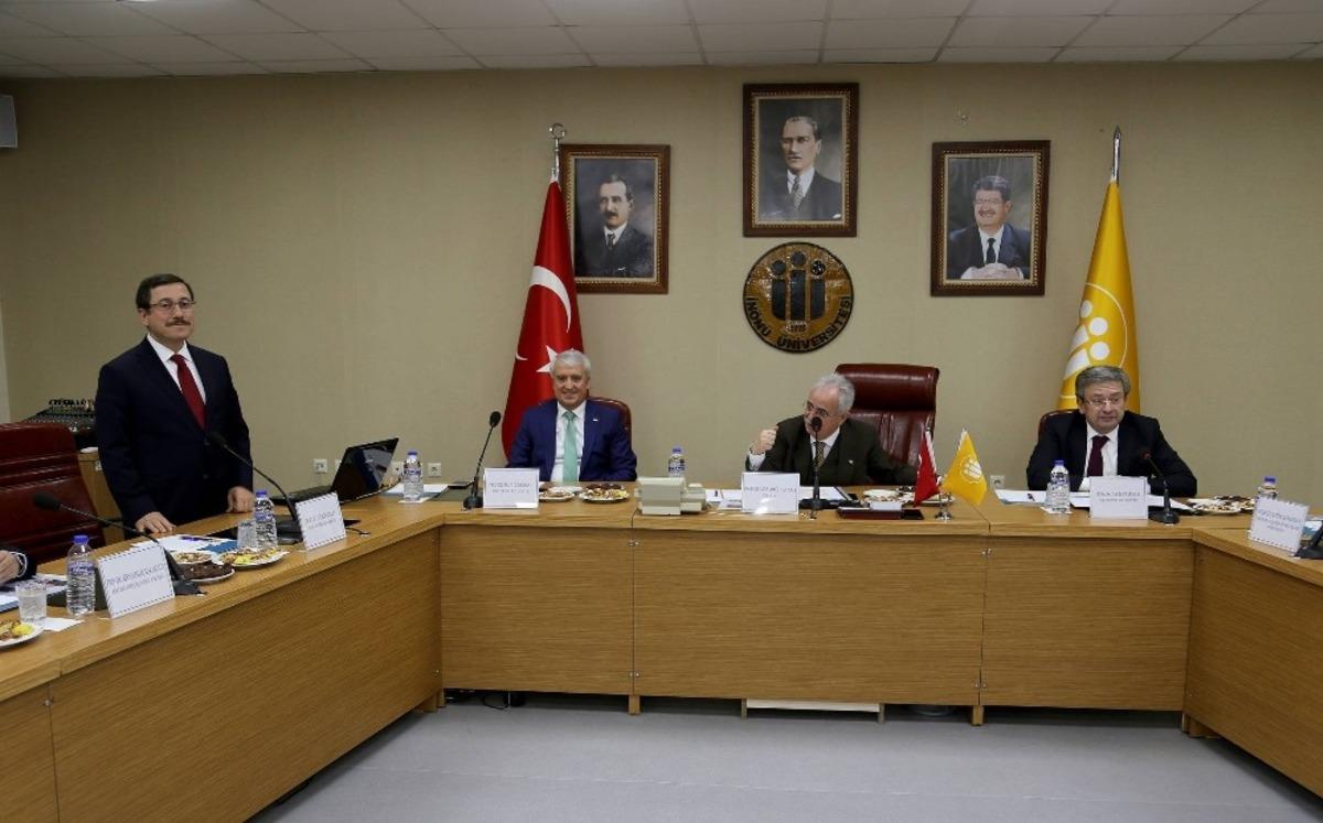 Rekt&ouml;rler Malatya&rsquo;da bir araya geldi