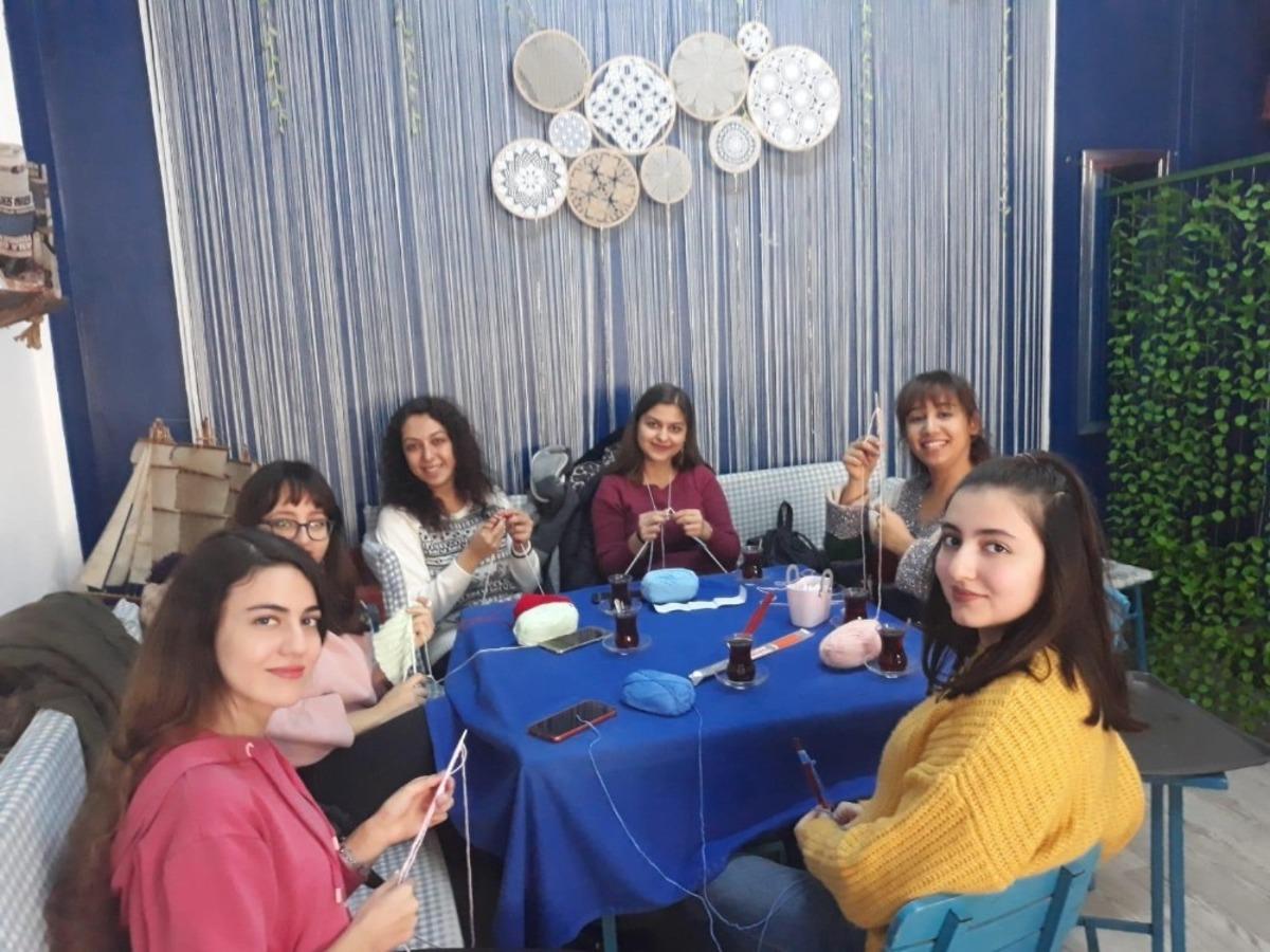 Maskesiz G&uuml;l&uuml;c&uuml;kler Topluluğu farkındalık oluşturuyor