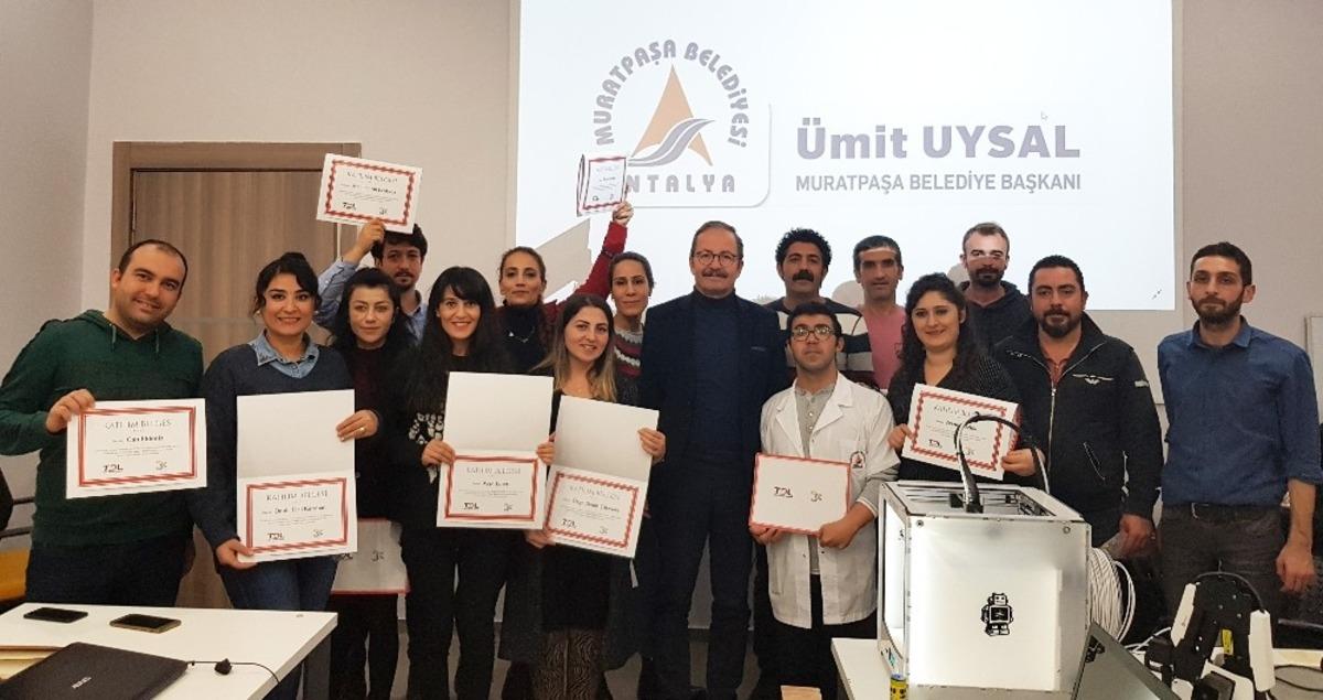 &Ouml;ğretmenler sertifikalarını aldı