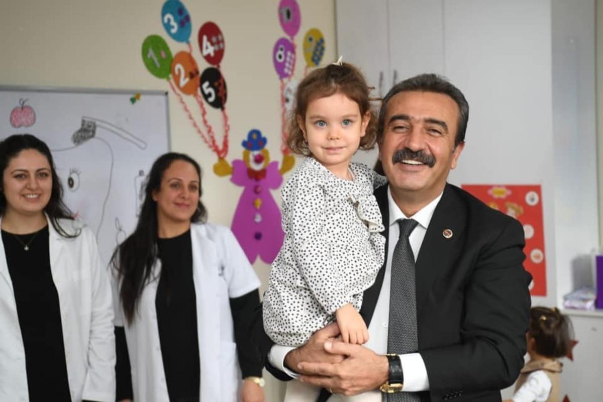 &Ccedil;ocuklara diş sağlığının &ouml;nemi anlatıldı