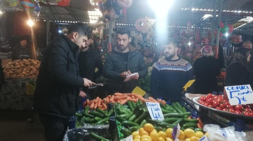 Pazar tezgahından meyve &ccedil;alındı