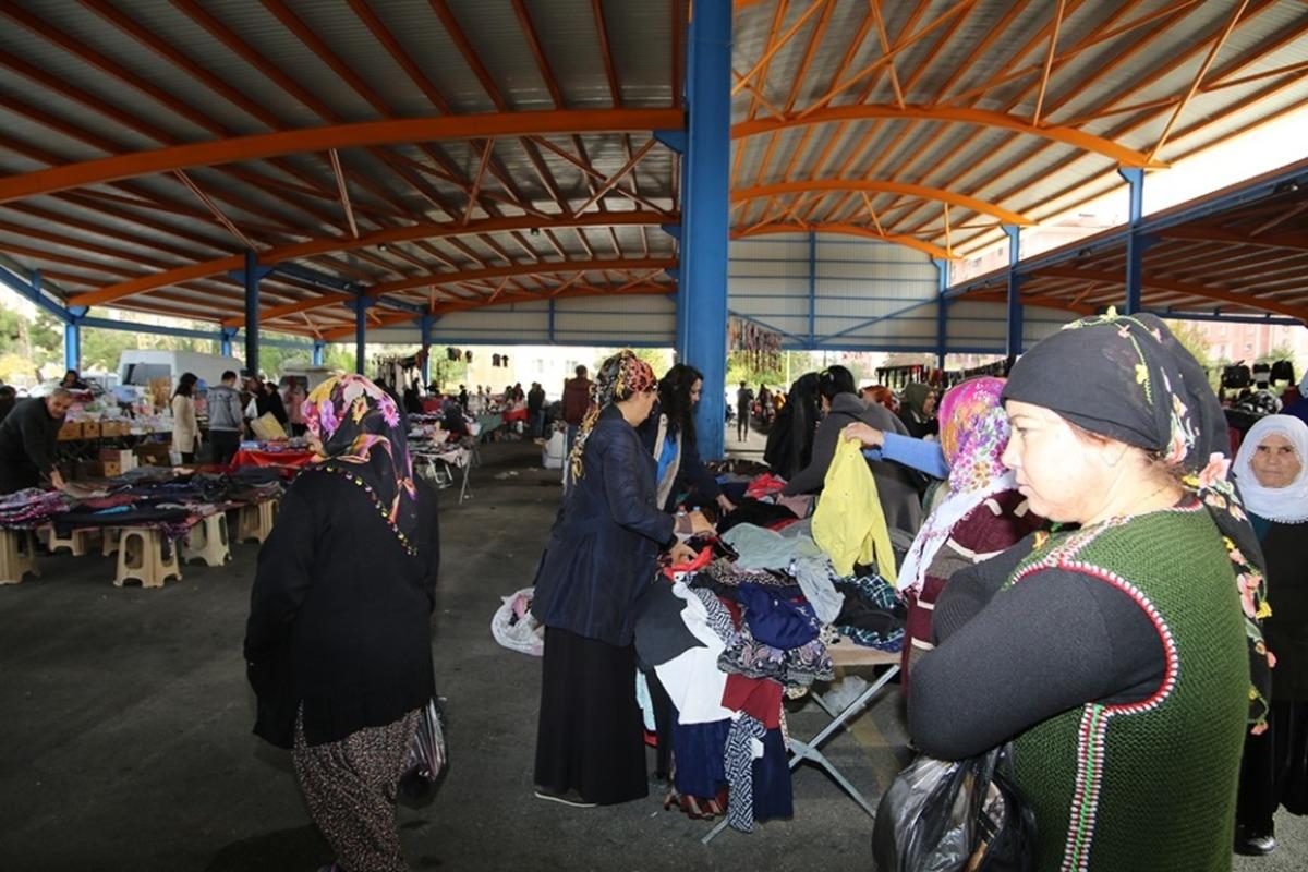 Y&uuml;reğir&rsquo;de sosyete pazarı a&ccedil;ıldı